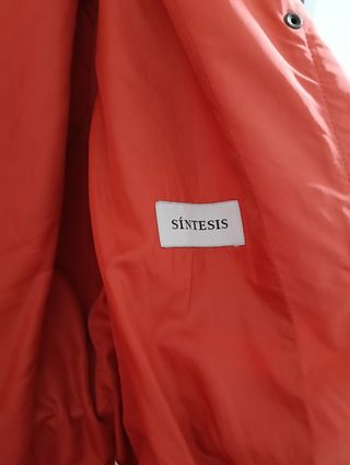 Gabardina naranja con cordón