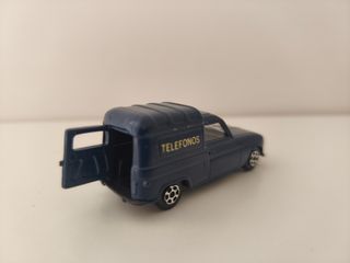 Pilen 1/64 aprox. Coche Policía y Furgoneta