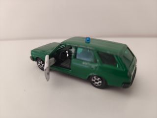Pilen 1/64 aprox. Coche Policía y Furgoneta