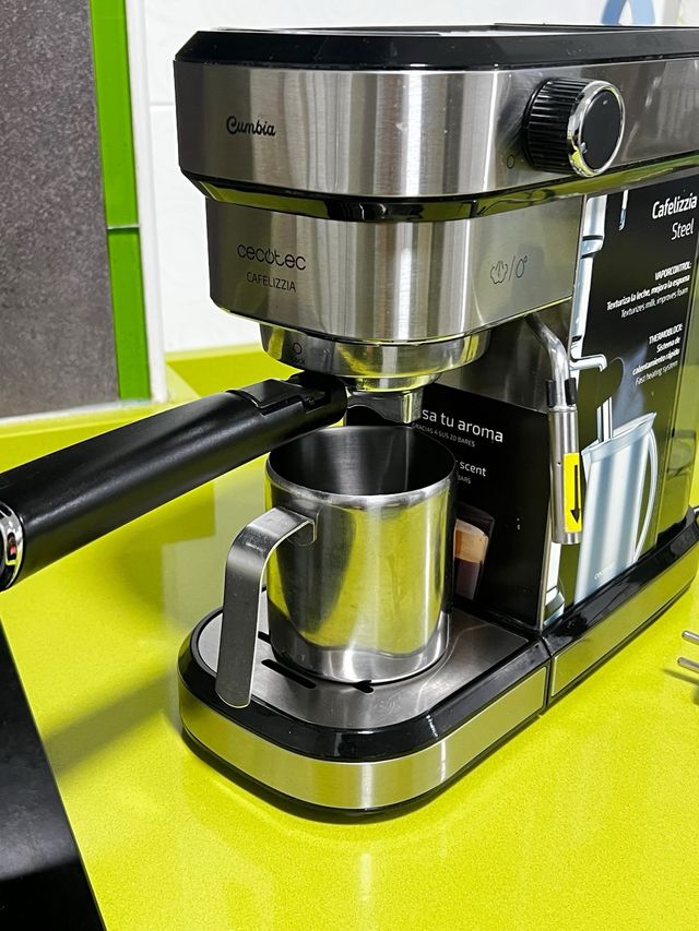 Cafetera Cecotec Cafelizzia Steel
