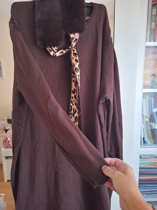 Vestido punto marrón con cuello pelo
