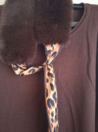Vestido punto marrón con cuello pelo