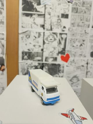 Welly Toyota Airport Cargo Truck