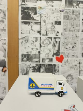 Welly Toyota Airport Cargo Truck