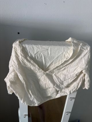 Blusa blanca con encaje