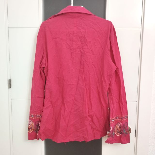 Camisa hippie estampado paisley