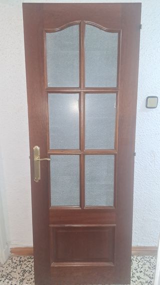 Puerta de caoba con cristal