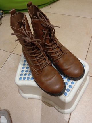 Botines de cordones marrones