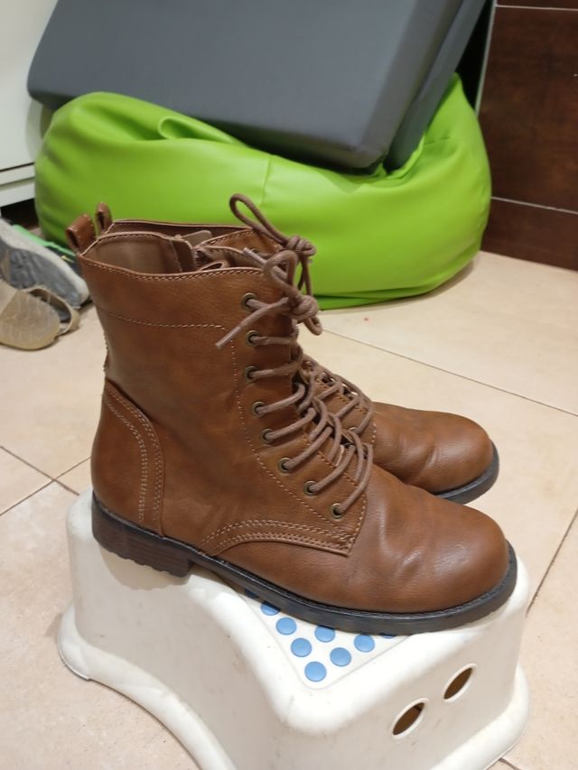 Botines de cordones marrones