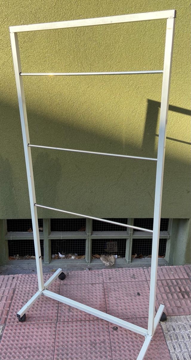 Expositor de hules  o alfombras por metro