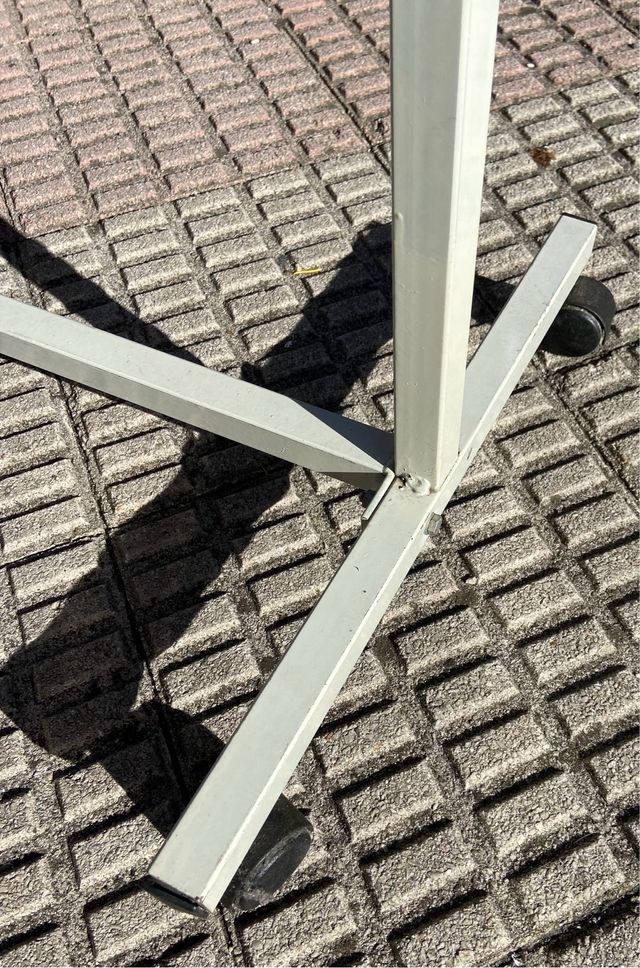 Expositor de hules  o alfombras por metro