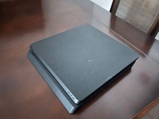 ¡URGENTE! PS4 Slim 1TB + 2 Mandos (Negro y Azul)