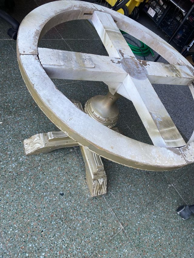 Pie de mesa de madera para restaurar