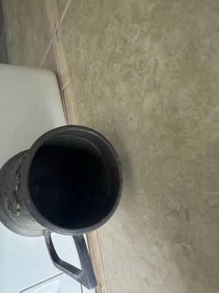 Boccale in peltro con stemma