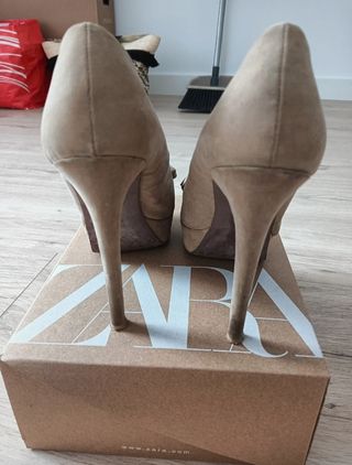 Tacones Bershka Beige con Lazo