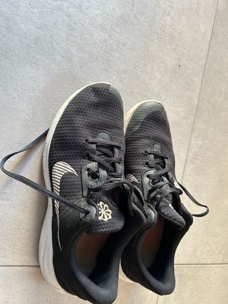 Scarpe Nike nere e bianche