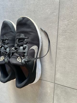 Scarpe Nike nere e bianche