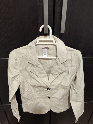 Chaqueta Guess Beige Talla L / M
 Muy comoda .