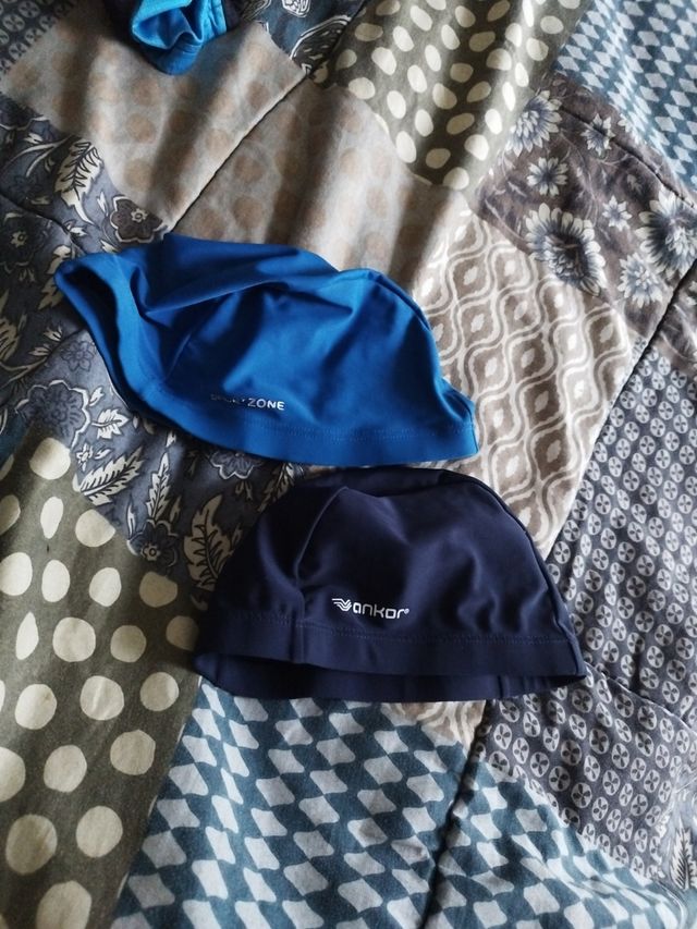 Cuffie da nuoto blu e blu scuro