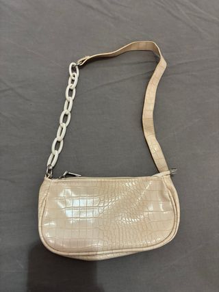 Bolso beige Shein con cadena