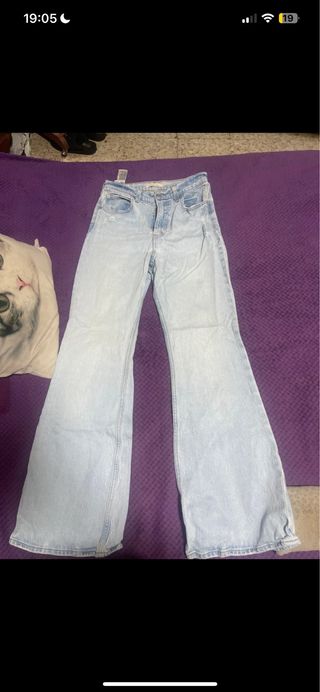 pantalón Levis acampanado