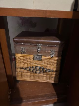 Cesto vintage con tapa y cerradura