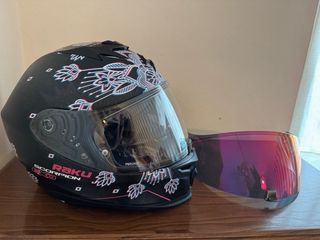 Casco de moto integral con diseño