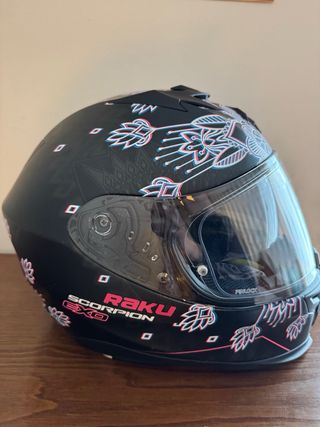 Casco de moto integral con diseño