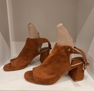 Sandalias botines tacón marrón 38