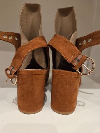 Sandalias botines tacón marrón 38