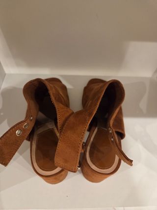 Sandalias botines tacón marrón 38