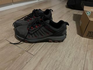 Zapatillas Trekking Merrell Gris/Rojo Hombre

