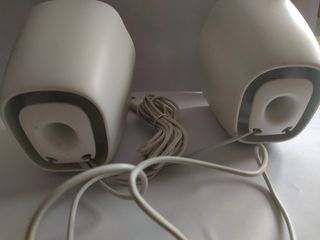 Altavoces Logitech Negros y Blancos