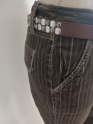 Pantalones verdes de pana a rayas