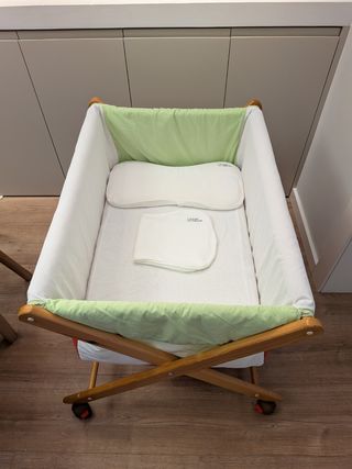 Minicuna, colchón, funda protectora y almohada
