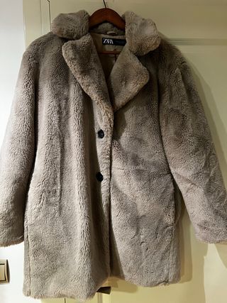 Abrigo pelo Zara beige/gris