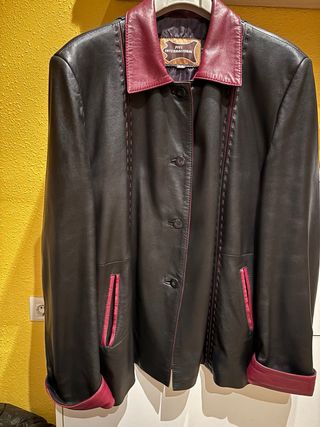 Chaqueta Piel Internacional Negra y Roja Talla 54
