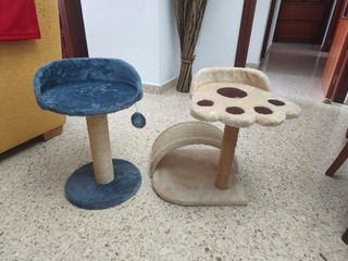 Rascador para gatos con cama