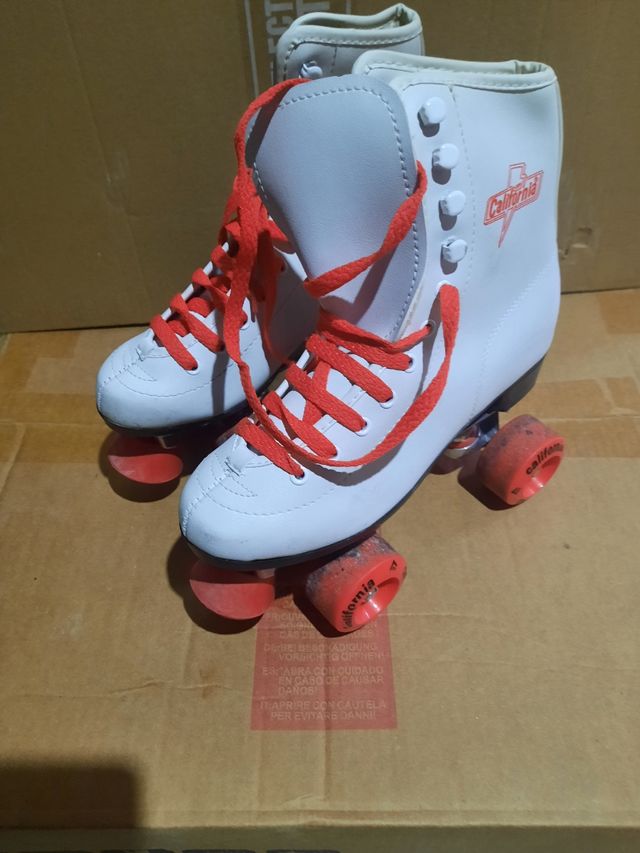 Patines California Blancos con Cordones Rojos