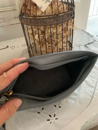 Pochette Piquadro grigio e oro