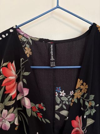 Kimono flores Staradivarius
