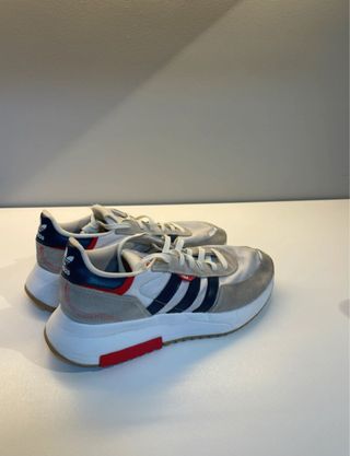 Tenis Adidas Beige y Rojo