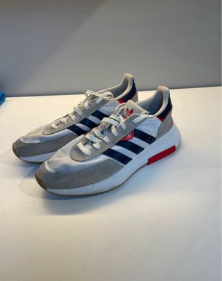 Tenis Adidas Beige y Rojo