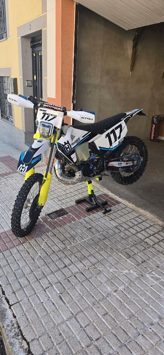 Husqvarna TE 300i Rockstar Edition