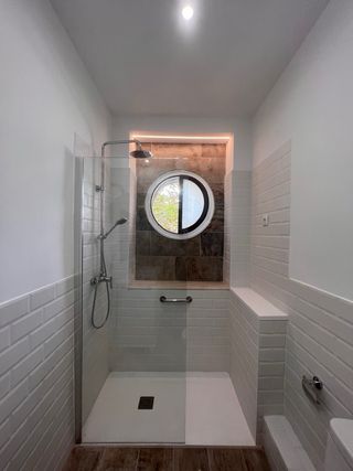 Electricista lampista.