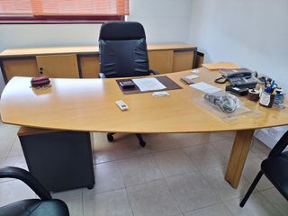 Mobiliario de oficina completo