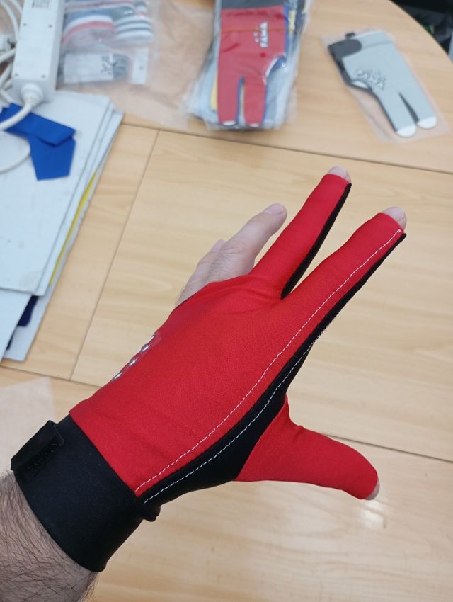 Guante de billar rojo