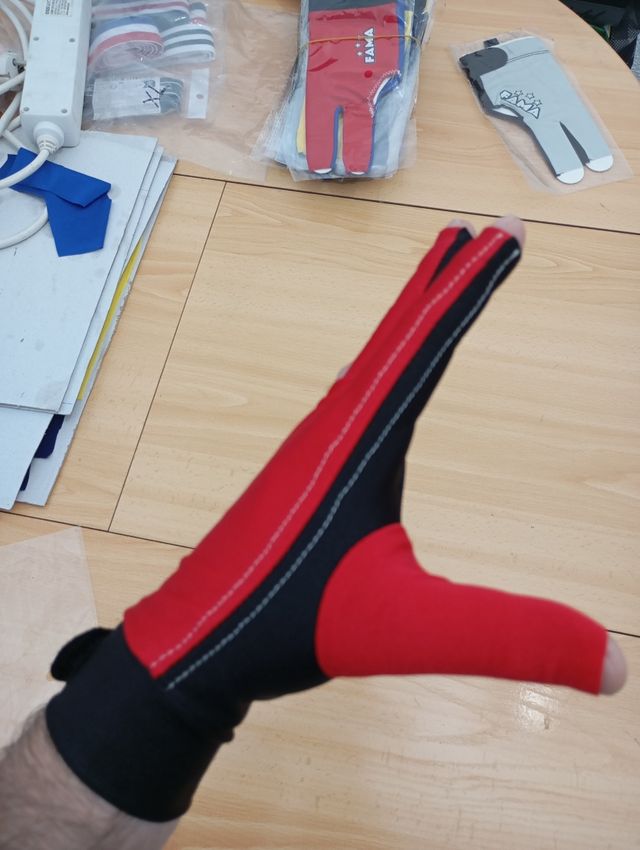 Guante de billar rojo