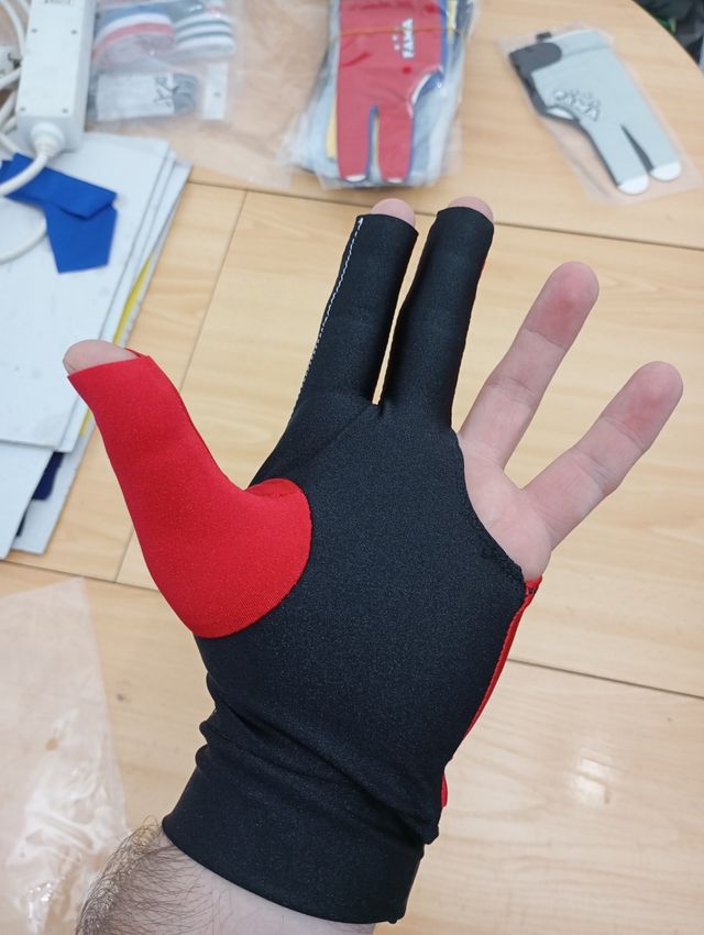 Guante de billar rojo