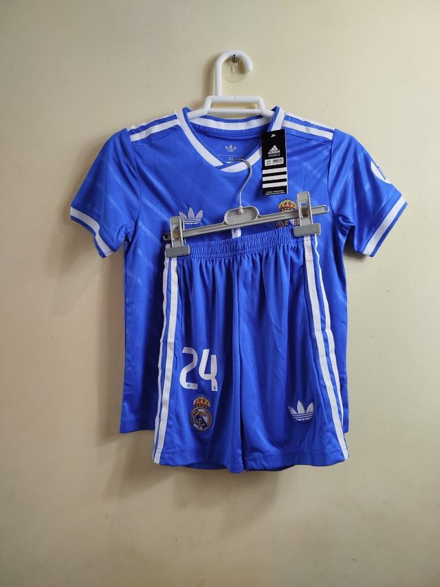 Conjunto RM Niño Azul talla 22 (7-8años).